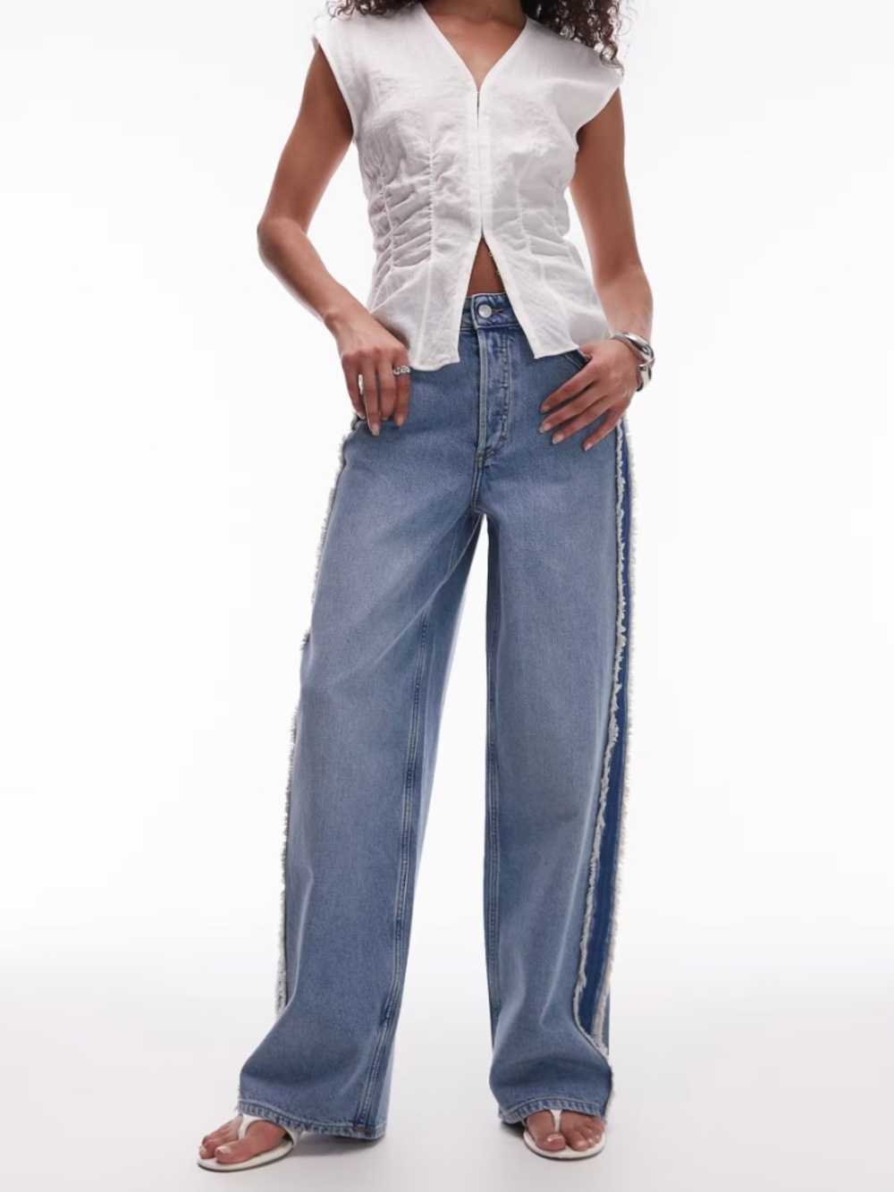 & Other Stories High Rise Wide Leg Denim Jeans w/ Fray Detail Lightwash Size 2